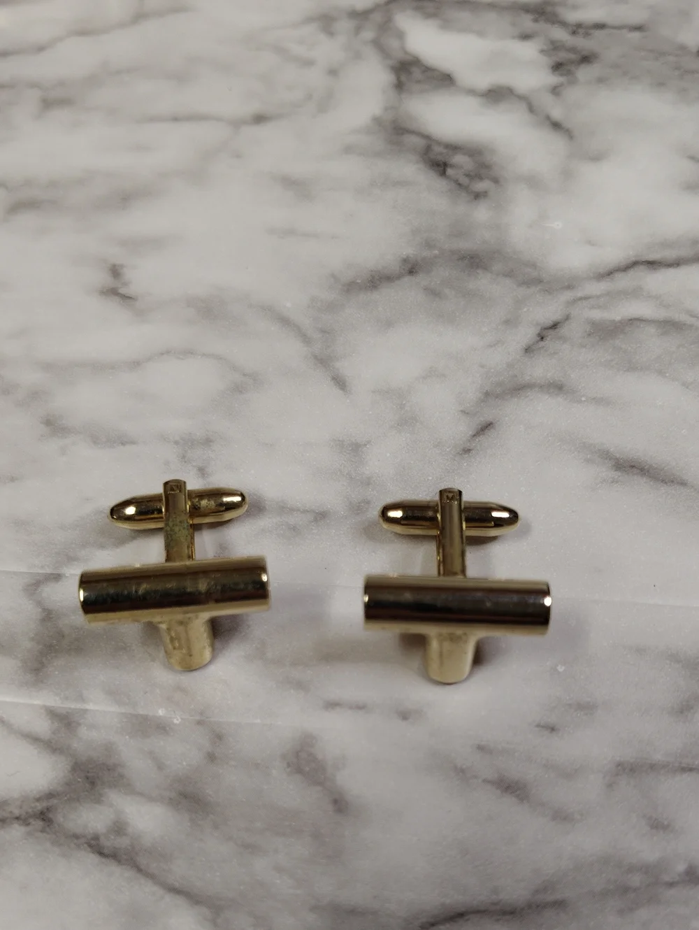 Classic Gold-Tone Men’s Cufflinks — Polished Barrel Design